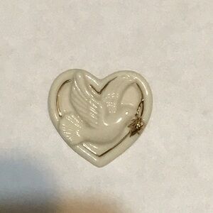 Lenox Cream and Gold Heart Brooch